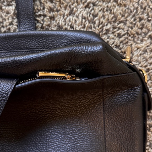 New Cuyana Overnight Leather Bag - Picture 5 of 9